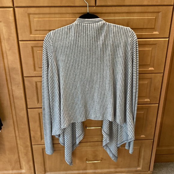 BCBG handkerchief bottom hi low cardigan . - Picture 3 of 4